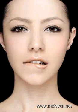 化妆师必须注意七个“毁容”事项
