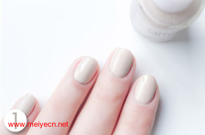 彩色条纹美甲 美丽出色