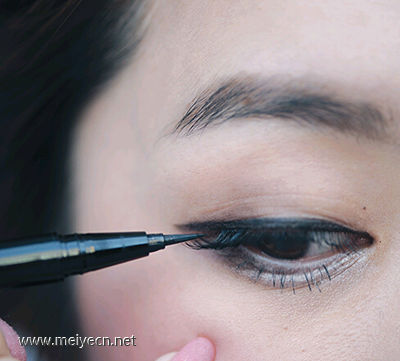 月牙眼眼妆画法